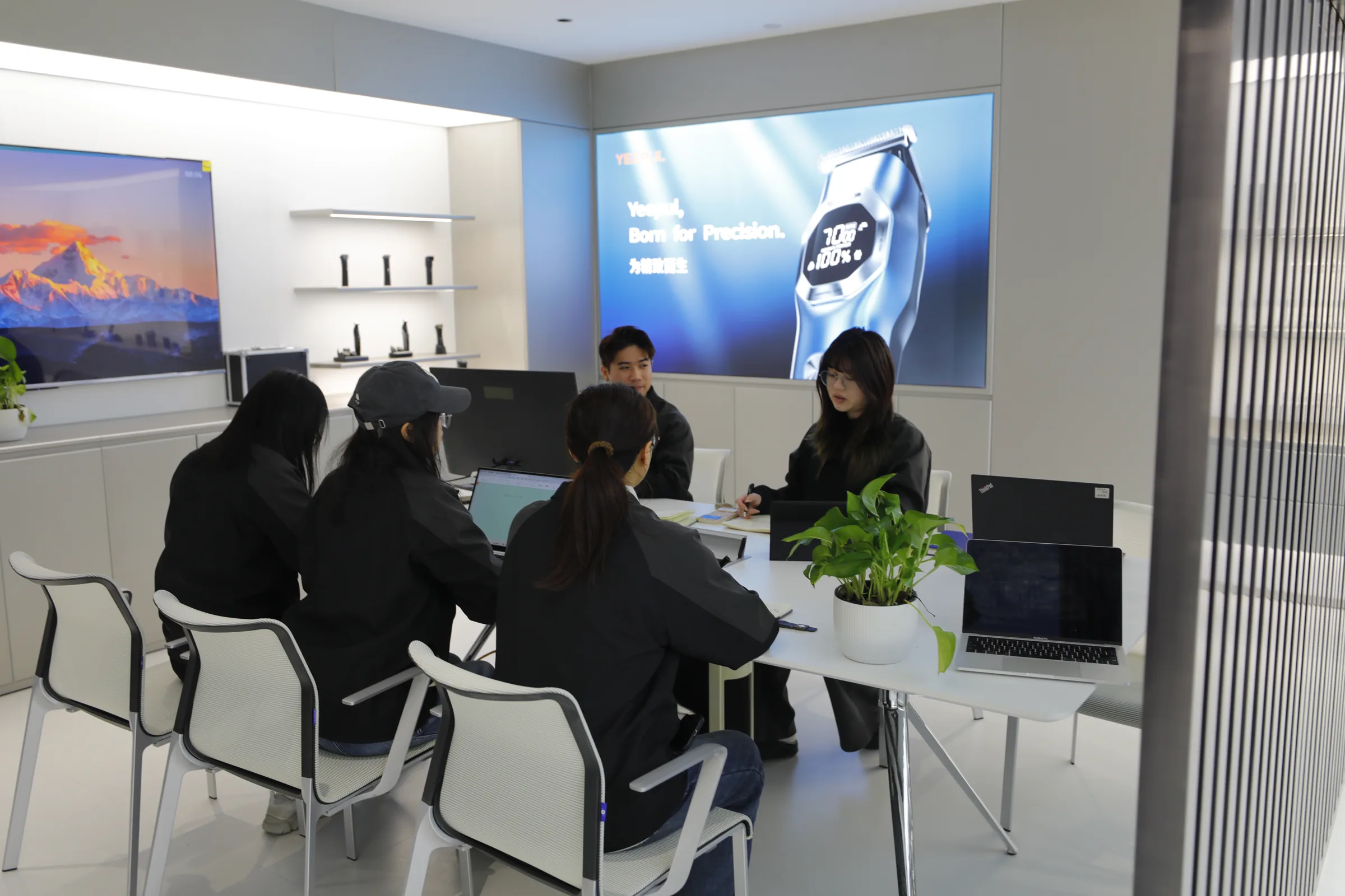 YEEPUL team discussing a personal care product project
